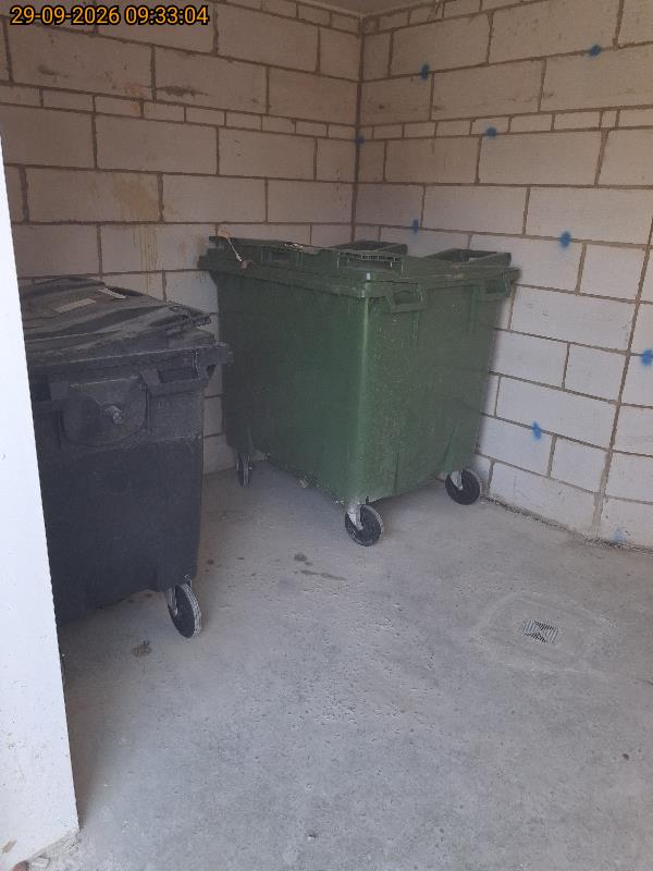 Communal bin store litter cleared, Thame after clearance